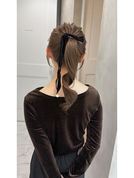 アイユー(ii+U) ミルキーベージュ/ポニーテール