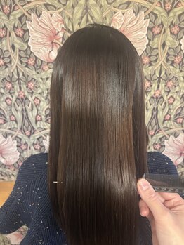 縮毛矯正は美容師技術の中で最も難易度が高く、技術や知識の差により仕上がりの違いが明確に出ます！