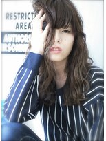 テイラー(Taylor)&nbsp;ダークグレージュはセミウェットでクールに