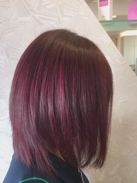 エスエムアールツー(SMR2) ベリーピンクで魅力的なボブ