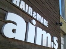 ヘアメイク エイムズ シュアーニューエイジ(HAIR&MAKE aim.s SUR UN NUAGE)の雰囲気（こちらの看板が目印です☆）