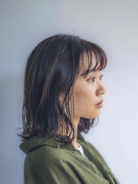 ニーイチイチ(211) くびれヘア/外ハネボブ/ネビージュ