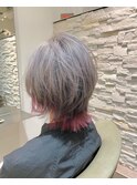 ”ウルフカット×デザインカラー”の個性的なオシャレスタイル♪