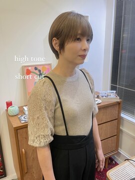 ヘアーアイスカルテット(HAIR ICI QUARTET) 大人可愛いダブルカラーミルクティミニウルフ丸みショート