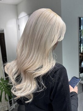 シエラ 南船場(CIERA.) バレイヤージュハイライトイメチェンホワイトブロンド美髪