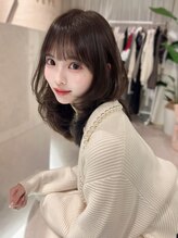 ヴェイナゴヤ(VEYY. nagoya) ミディアムレイヤー/グレージュ/前髪カット/艶カラー