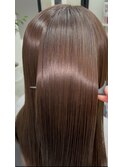 柔らか質感◎艶ブラウンストレート