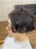 メンズ波巻きスパイラルパーマ　刈り上げセンターパート波打ち
