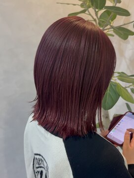 冬のトレンド！ボルドーカラー×艶ボブ