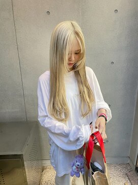 ヴァーディ オモテサンドウ(Vardy omotesando) ブロンドカラー・ハイトーンロング・表参道ケアブリーチ