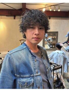 アデ オモテサンドウ(ade omotesando) パーマで雰囲気抜群　ニュアンスウルフ