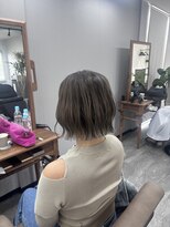 リイ(Lii)&nbsp;レディース　切りっぱなし　ボブ　ハイライト　ブリーチ