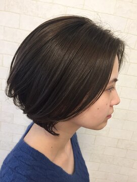 アトリエ 2.23 ドゥドゥトロワーサンテ(ATELIER 2.23 sante) 前下がりボブ