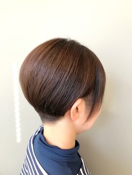 ラン(RUN) 刈り上げツーブロック女性ショート