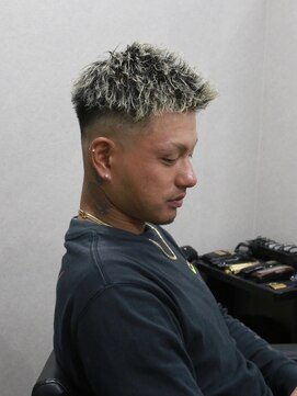 スラッシュ(SLASH) メンズパーマ/ハイライト/短髪/フェードカット/姫路