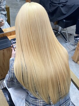 モイ(moy) 地毛からエフェクトブリーチ1日2回で抜きっぱなしブロンドヘアー