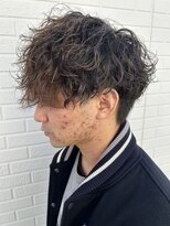 ヒュイル バイ ニアウ(Hwyl by Niau)&nbsp;メンズマッシュパーマ波巻スパイラルパーマニュアンスパーマ眉毛