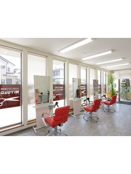 少人数の落ち着いた空間で、ゆったりとした時間を過ごしてほしい。あなただけのサロンタイムを…♪