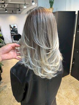 メリー オオサカ(Merly Osaka) 海外風ホワイトバレイヤージュ