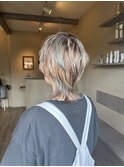 ローライトグリーンメッシュのウルフヘア