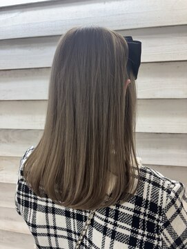 ヌーディベージュ