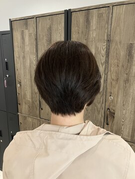 スッキリショート×ツヤツヤべージュブラウン