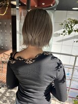 ヘアーアンドメイク ビス(HAIR&MAKE bis)&nbsp;グレー多めのグレージュカラー/ケアブリーチ【黒田あさみ】