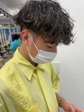 ウェイビーエフティフィフス 横浜西口(WAVEY ft.fifth) 波巻きスパイラルツイストスパイラルパーママッシュメンズヘア