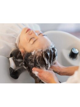 耳ツボ×ヘッドスパで毎日頑張っているあなたにご褒美を♪特別なリラックスタイムを提供します！