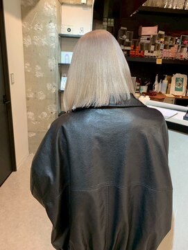 ペレ 原宿(PELE) ダブルカラー/ケアブリーチ/羽エクステ/原宿