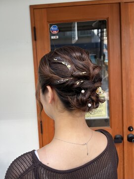 ヘアーラボ ハチ(HAIR LABO HACHI) 編みこみシニヨン風アレンジ