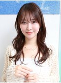 大人可愛いロングレイヤーカット／シースルーバング／艶ウェーブ