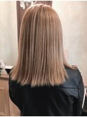 切りっぱなしボブハイトーンベージュカラー