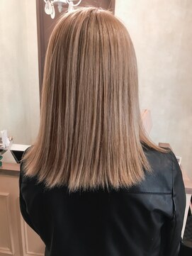 マジックマッシュ(Magic Mush) 切りっぱなしボブハイトーンベージュカラー