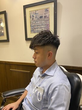ヒロギンザバーバーショップ 神楽坂店(HIRO GINZA BARBER SHOP) スキンフェード　ナチュラルパーマ
