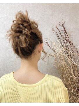 アールイー(Re:) おだんごヘア シニヨン