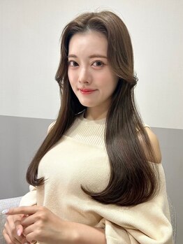 トッカ ヘアアンドトリートメント バイ リウム(tocca hair&treatment by Rium)の写真/【髪質改善縮毛矯正+韓国風顔周り】でうるおいとトレンド感を＊長時間滞在もゆっくりくつろげる全席個室★