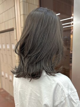 パークレーン アイス イヴェン(park lane ICI yeven) ブリーチなしカラー オリーブベージュ レイヤー くびれ/momoka