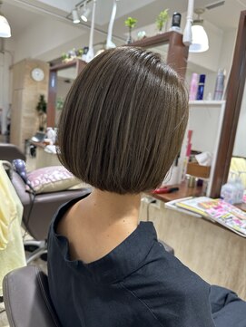 ルーツヘアー(Roots hair) ボブスタイルオリーブカラー
