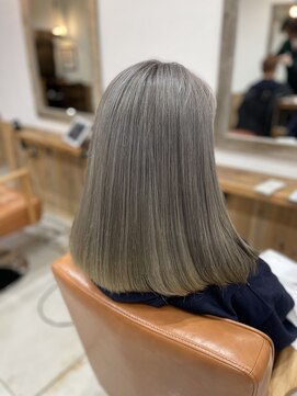 ノーム 横浜(NORM) ケアブリーチ トリプルカラー シルバーカラー