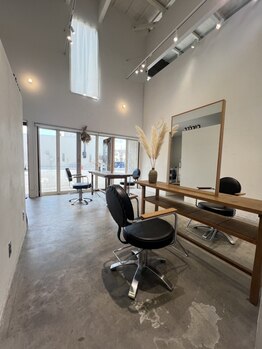 ムク(mUku)の写真/改装リニューアルオープン！解放感あふれる店内で、落ち着いたひとときをお楽しみください。