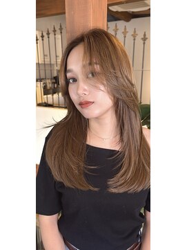 プカナ ラ(pukana_La) レイヤーカット×ヘーゼルブラウン