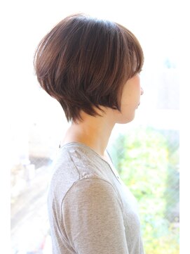 レウナ 外苑前(Reuna) 【30代40代50代】毛流れ綺麗なひし形ショート