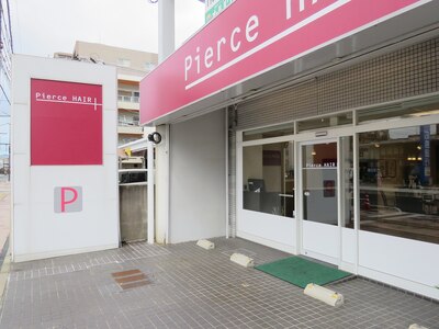 お店の前は車２台・自転車もお店の前に停めちゃってください♪