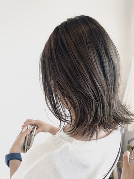 エース(Ace.) 切りっぱなしレイヤー×オリーブグレージュ