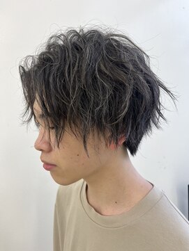 レオ 幸手(Leo) スーツ短髪ツーブロック束感モテる黒髪シークレットパーマ流行