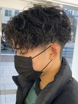 エルマーク 梅田(L-MARK) スパイラルパーマツイストパーマアップバング短髪メッシュ