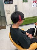 個性的メンズ、アシメでバリアートでワンポイントピンク