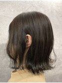 赤みを抑えた透明感カラー《オリーブアッシュ》