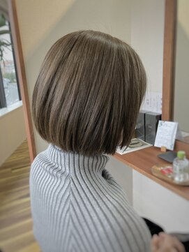 ゼンドット キョウト(Zen. kyoto) ダメージレスのヴィラロドラで白髪ぼかしカラー　ボブ